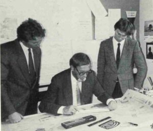 Firmengründer Robert J. Krapfenbauer (Mitte) mit Söhnen Robert M. (links) und Thomas (rechts), Die Weste 1984